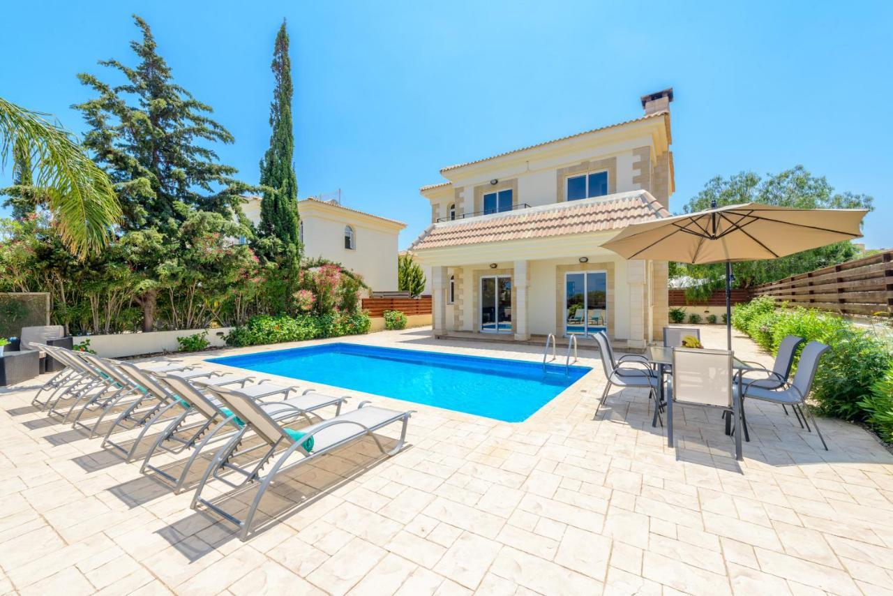 Villa Irina Паралимни Екстериор снимка